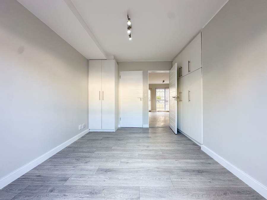 To Let 1 Bedroom Property for Rent in Sea Point Western Cape